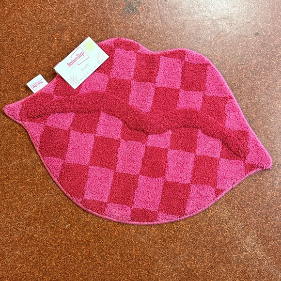 Lip-Shaped Bath Mat - Picture 2 of 5